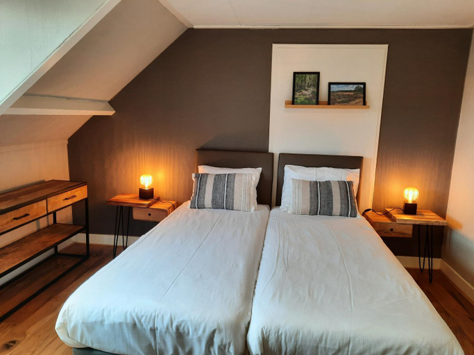 Others 2, B & B Ayo, Westerveld
