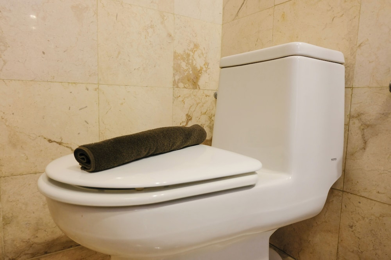 Bathroom 3, Good Choice 2Br Apartment At Braga City Walk, Bandung