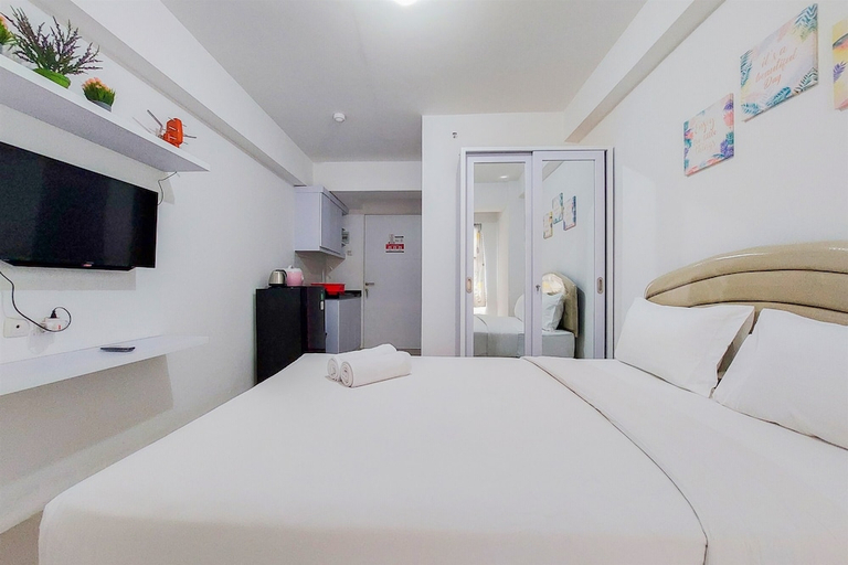 Guestroom 3, Fancy And Nice Studio At Urbantown Serpong Apartment, South Tangerang