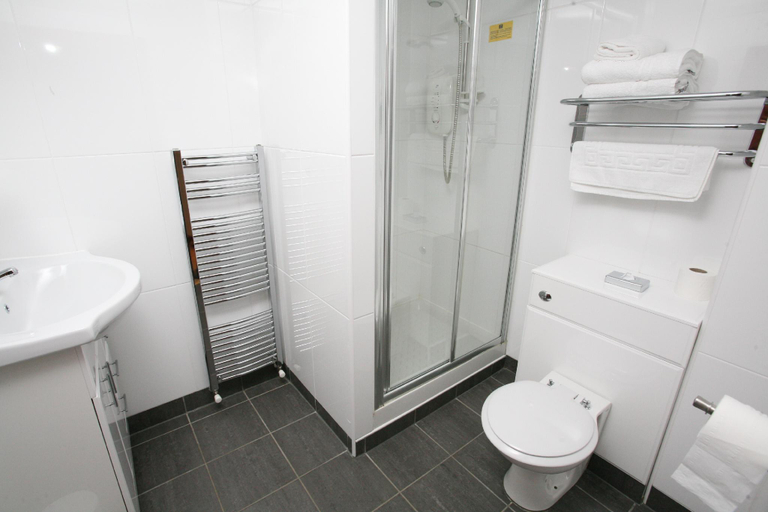 Bathroom, Waterhouse Inn, West Dunbartonshire