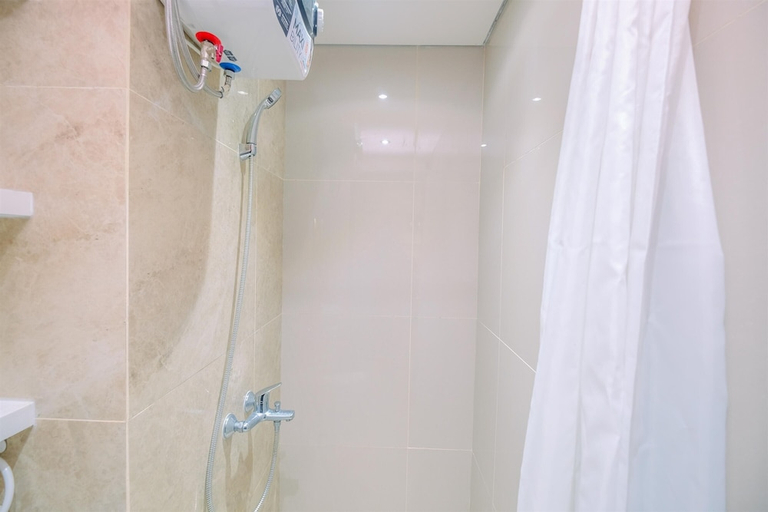 Bathroom 2, Cozy And Clean 2Br At Transpark Cibubur Apartment, Depok