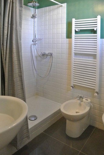 Bathroom 2, Palazzo Zecchino B&B, Genova