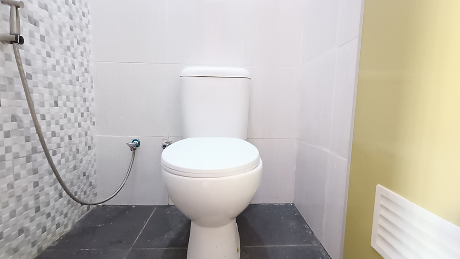 Bathroom 3, Omah Sewu Sakura By Reccoma, Surabaya