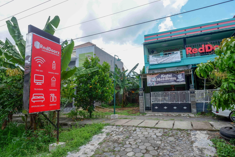 Exterior & Views 2, RedDoorz Syariah near RS Mitra Siaga, Tegal