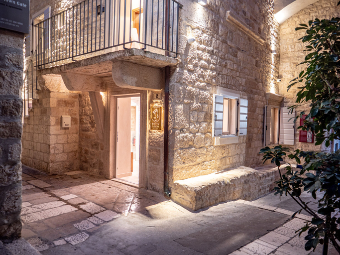 Others 4, Villa Porta Maestra, Hvar