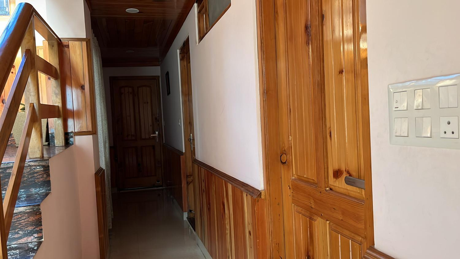 Others 5, Trimurti B&B, Kullu