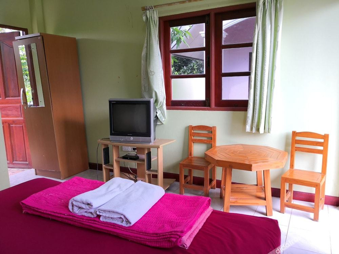 Bedroom 3, Turfan Hotel and Tigger Park, Phon Charoen