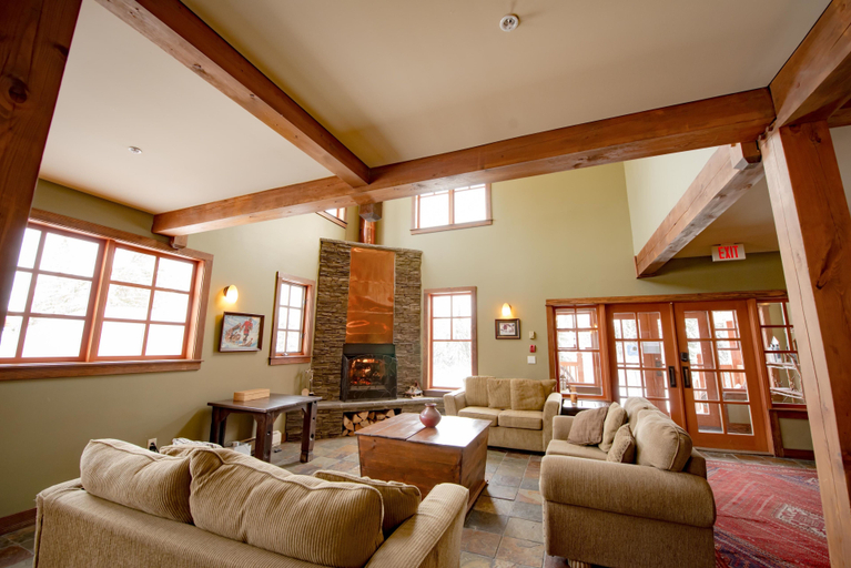 Public Area 2, Copper Horse Lodge, Columbia-Shuswap