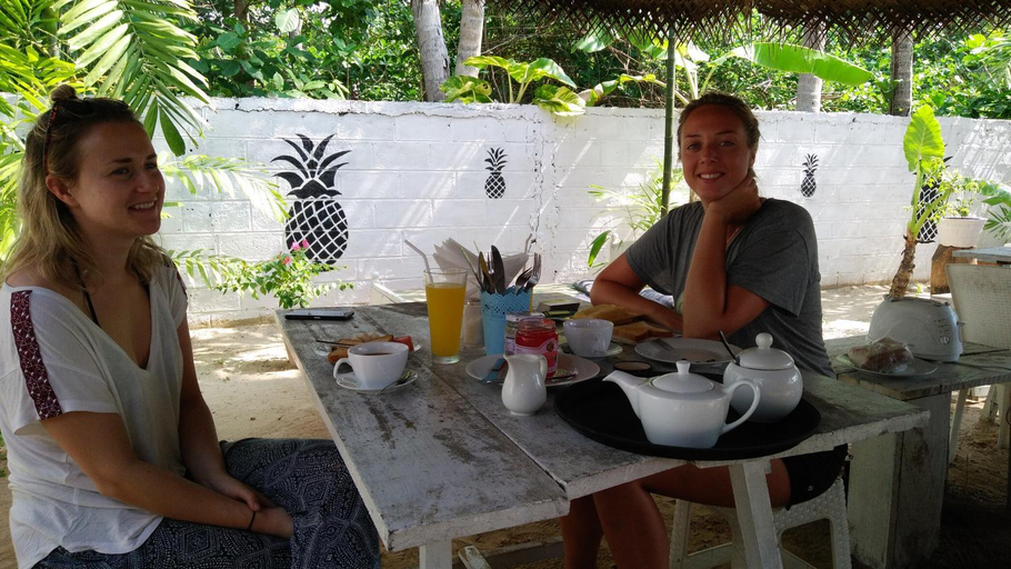 Food & Drinks, Bright Sunshine, Hikkaduwa
