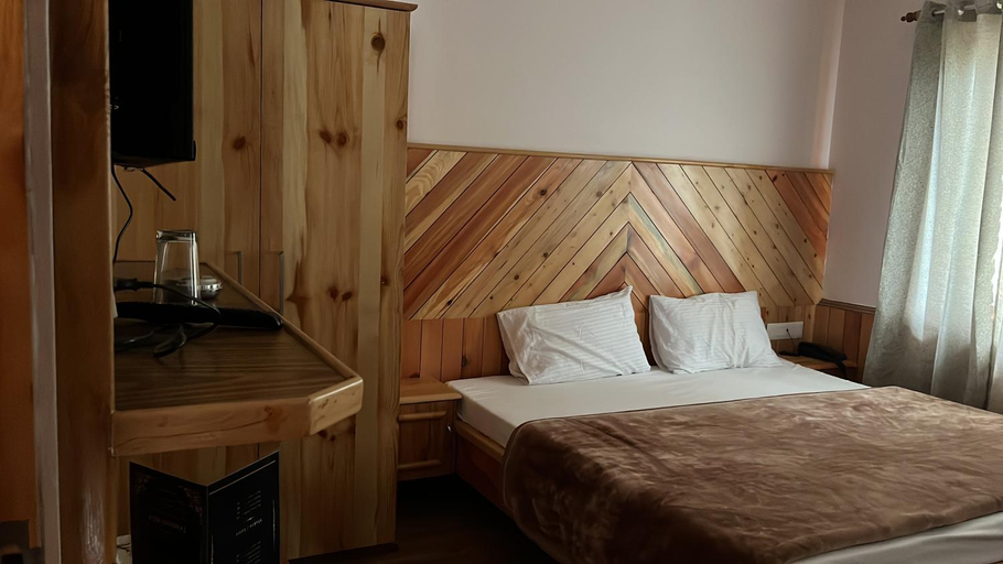 Others 2, Trimurti B&B, Kullu