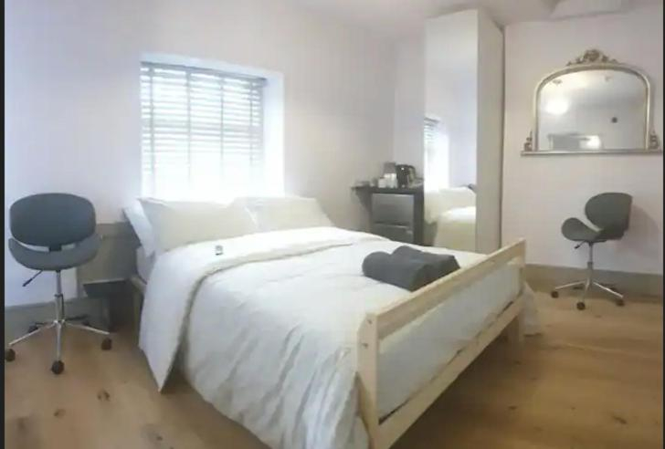 Others 3, Bucks - Turnbridge Guest House, Lancashire