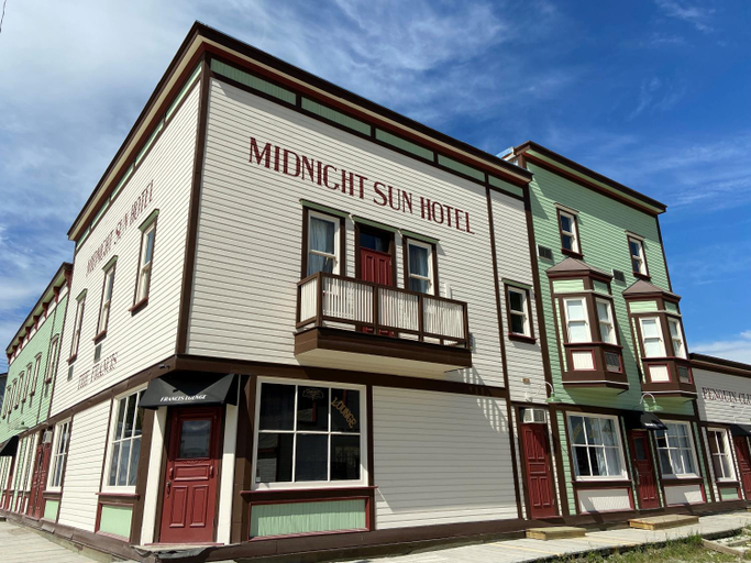 Others 5, Midnight Sun, a Coast Hotel, Yukon