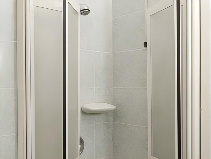 Bathroom 4, Hotel Del Postiglione, Napoli