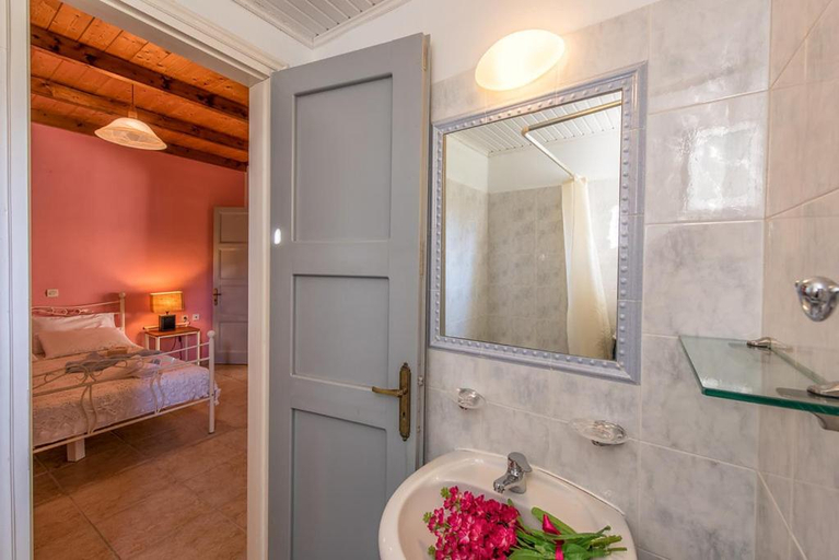 Bathroom 2, Lofos Soilis, Ionian Islands