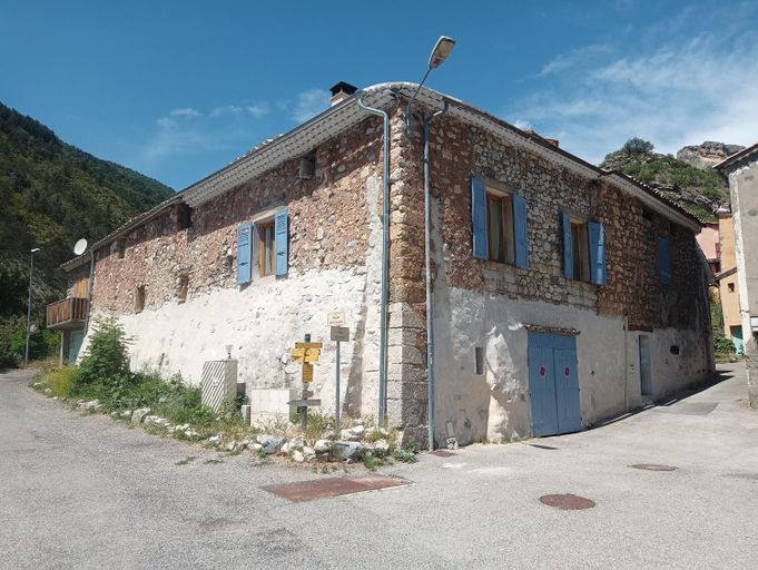 Others 3, LE GRAND LOGIS, chambre Santorin avec spa privatif, Alpes-de-Haute-Provence