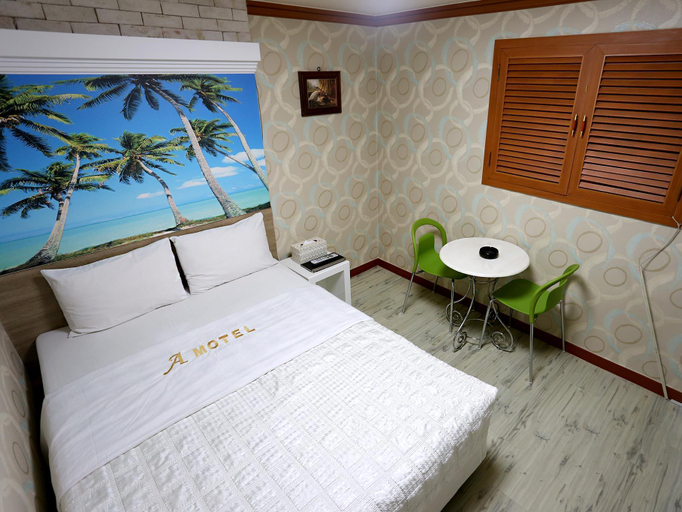 Bedroom 4, Sinchon Urbanslow, Mapo