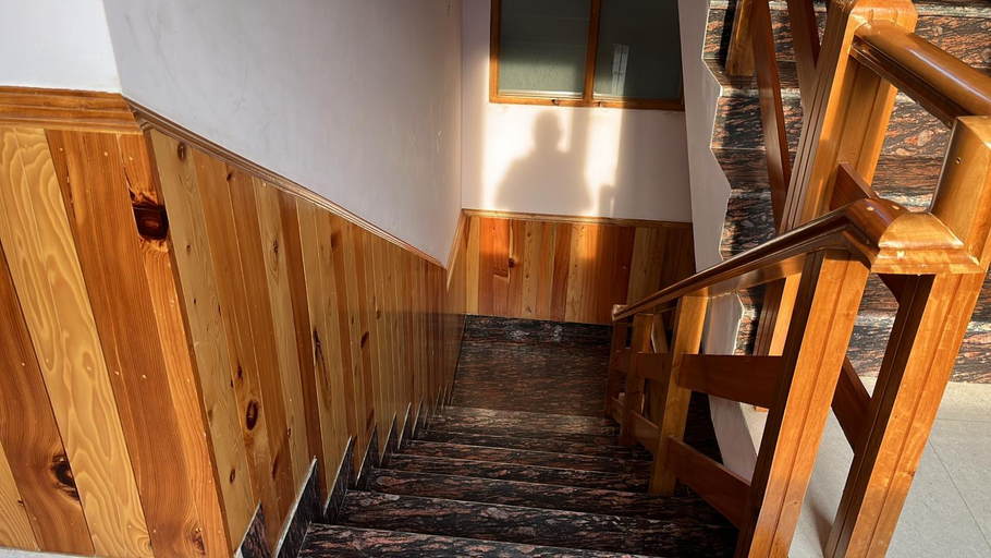 Others 3, Trimurti B&B, Kullu