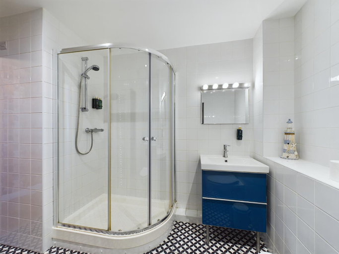 Bathroom 2, Central Belfast Apartments: Fitzrovia , Belfast