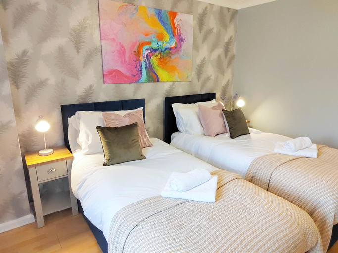Others 4, 2 Single Beds, 1 BR Apartment, Suffolk