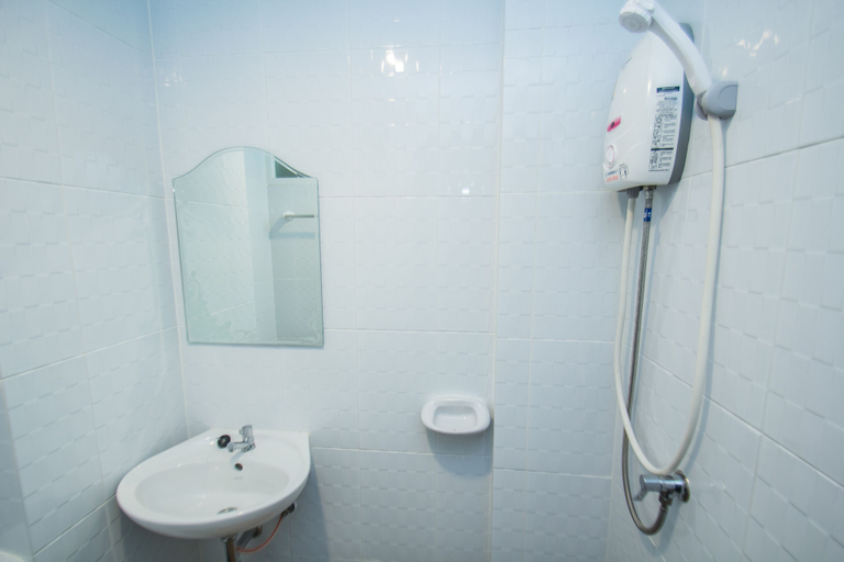 Bathroom 3, Jutha Mansion, Muang Uttaradit