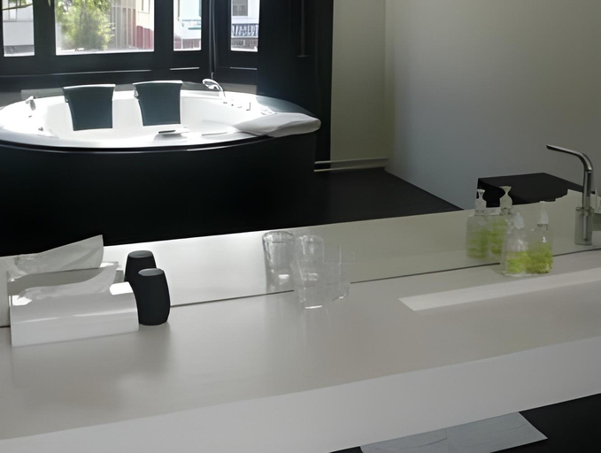 Bathroom 1, B&B Suites FEEK, Antwerpen