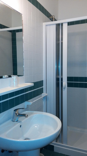 Bathroom 2, Villa Romana, Udine
