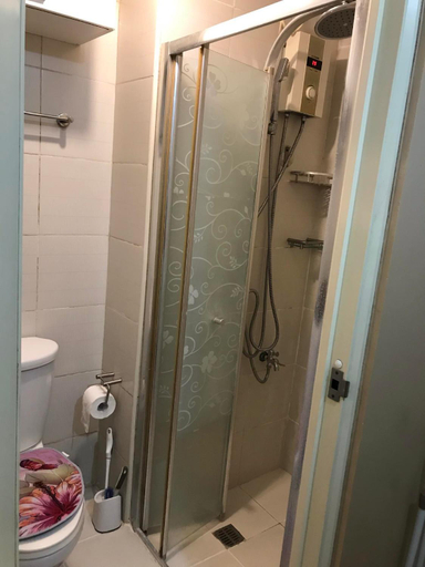 Bathroom 2, 5 minutes to Jazz Mall! Studio-type condo 100mbps, Makati City