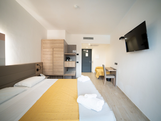 Bedroom 2, Horizon Hotel Badesi, Olbia-Tempio