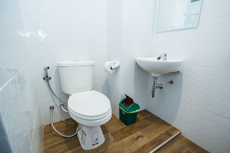 Bathroom 3, Jutha Mansion, Muang Uttaradit