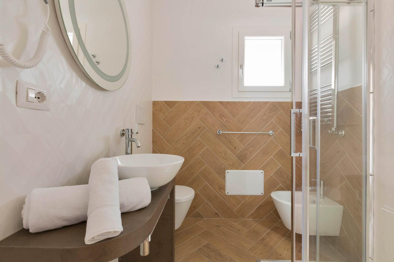 Bathroom 2, Absolute Suite Apartments, Lecce