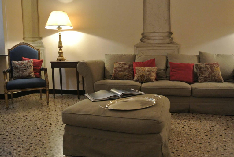 Others 5, Palazzo Zecchino B&B, Genova