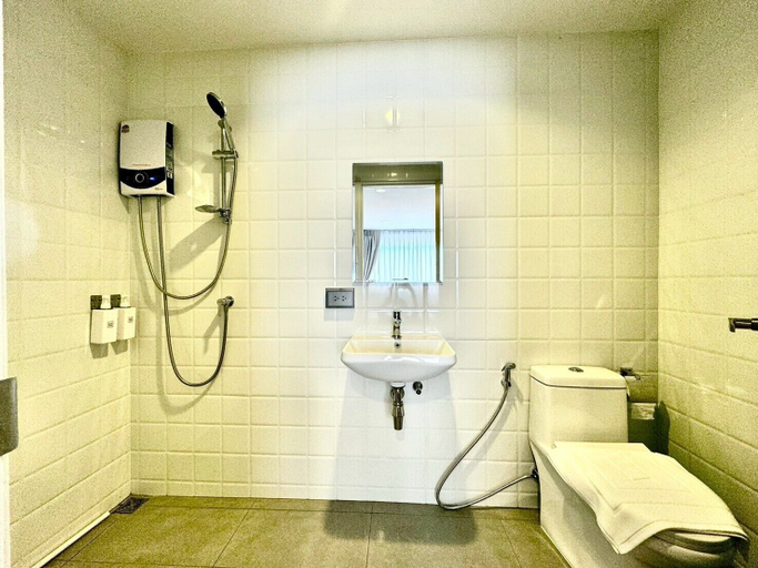 Bathroom 4, Takka Hotel - Bearing, Muang Samut Prakan