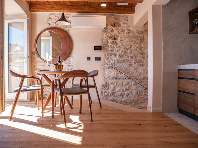 Others 3, Villa Porta Maestra, Hvar