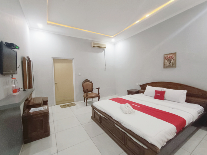Hotel Istana Syariah Pekalongan by Hello Room Room Type - Superior Room