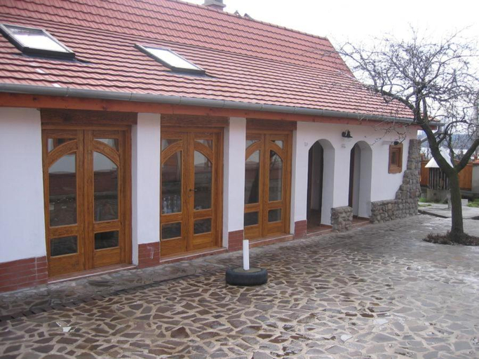 Others 3, Birsalma Vendeghaz, Gyöngyös