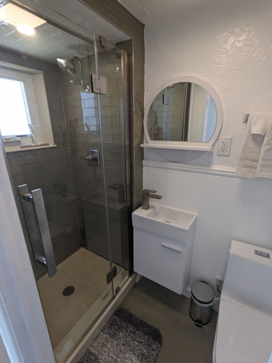 Bathroom 3, Little Canyon Inn, Fremont