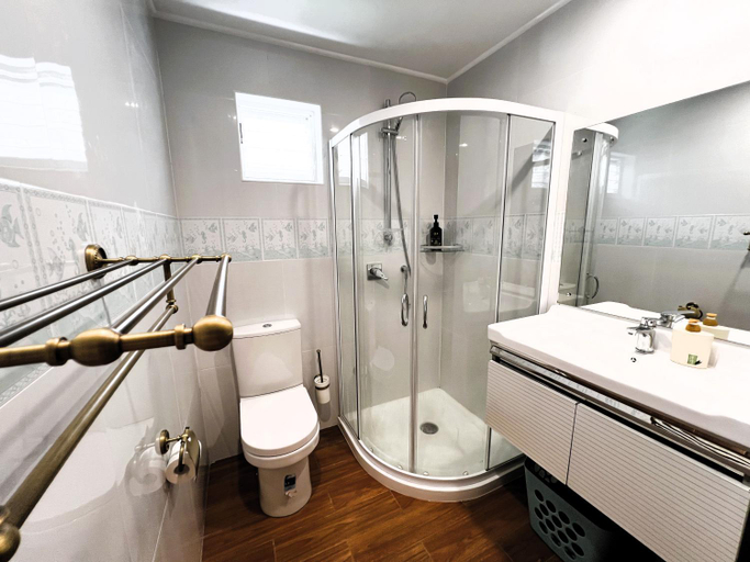 Bathroom, The Links, Rorotonga