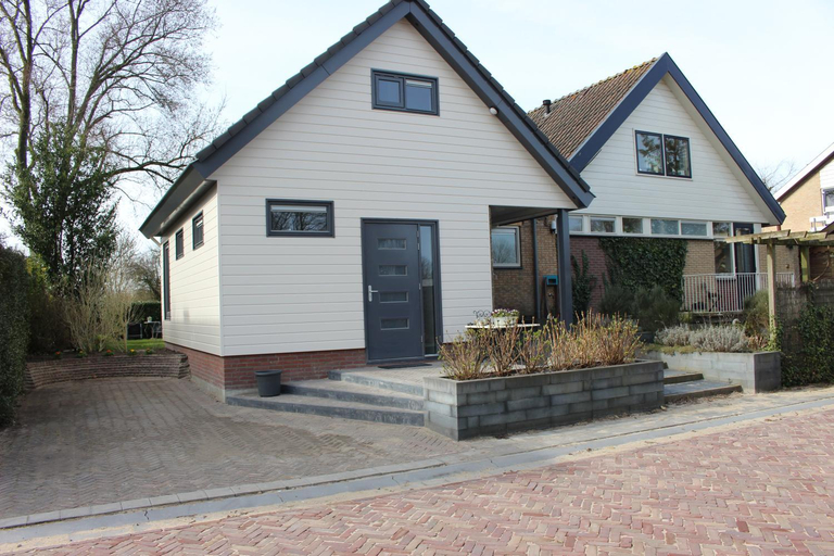 Others 3, Logement de Garage, Sneek