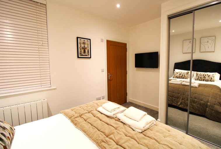 Others 4, No 10 @Short Stays, Hampshire