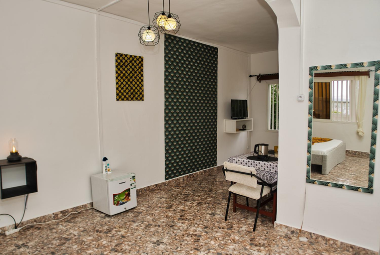 Others 4, Suite meublee Anzah