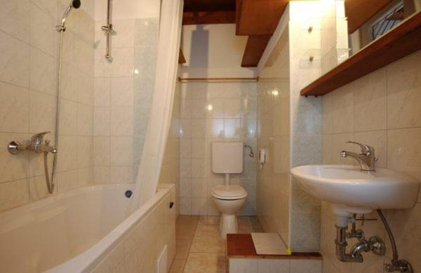 Others 4, Apartman Zora, Podgora