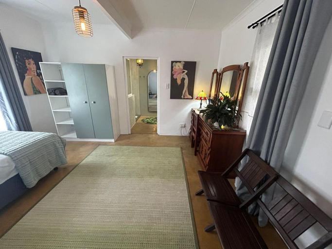 Others 3, Alikreukel Guest House, Eden