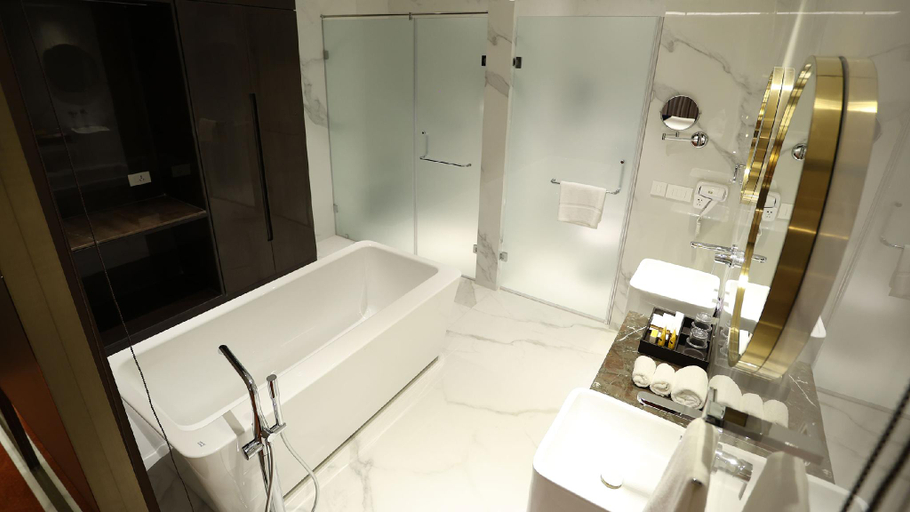 Bathroom, Hiland Hotel, Jalpaiguri