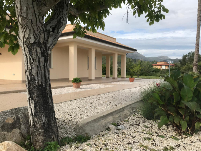 Others 4, Villa Vittoria, Latina