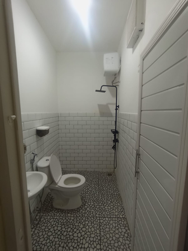 Bathroom, Kost Koku Renon, Denpasar