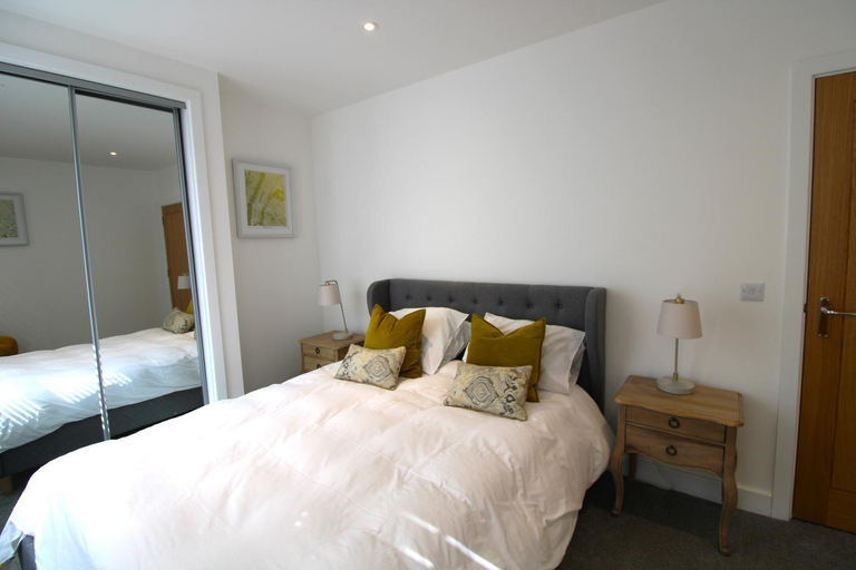 Others 5, No 10 @Short Stays, Hampshire