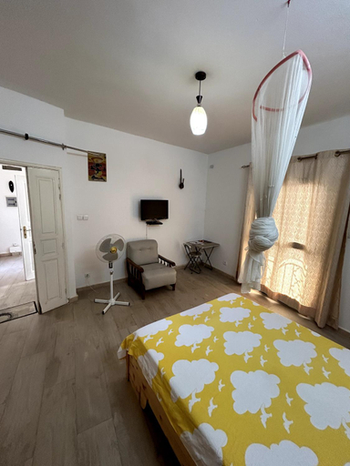 Others 2, Chambre spacieuse avec balcon - salle de bain exterieure privee & breakfast, Saint-Louis