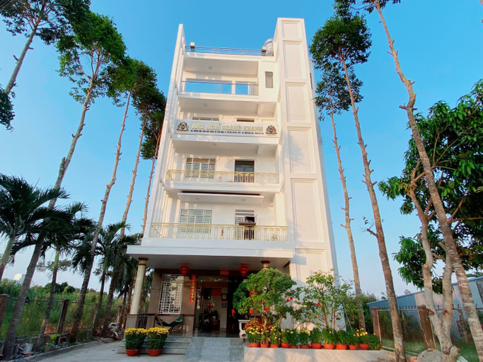 Others 4, Nha Nghi Hoang Khanh, Cờ Đỏ