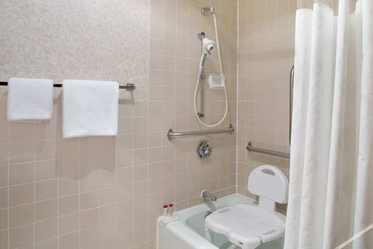 Bathroom 4, Best Western Plus Waterloo & Cedar Falls, Black Hawk