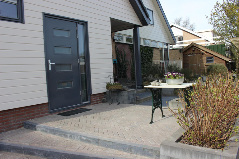 Others 2, Logement de Garage, Sneek